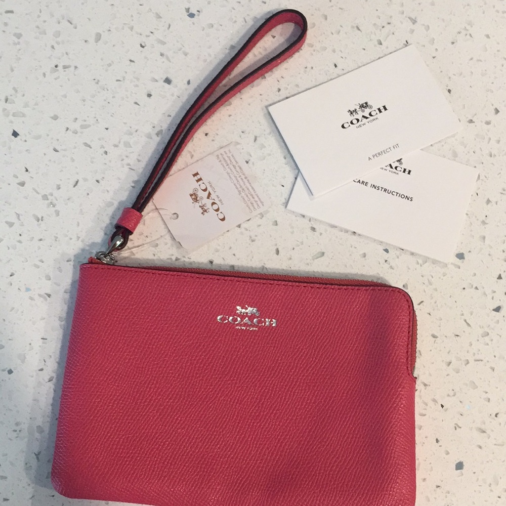 Authentic New With Tag COACH Pink Wristlet Clutch